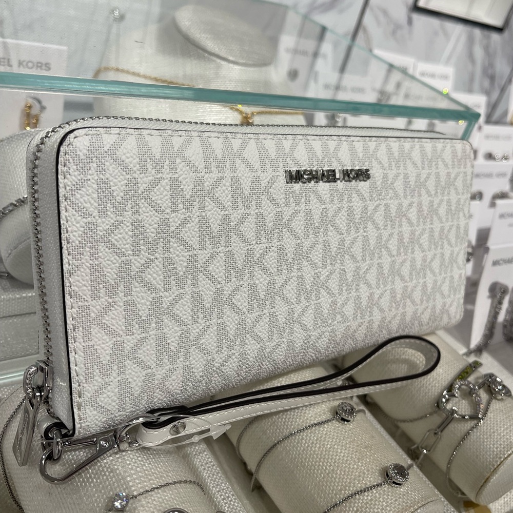 MICHAEL KORS Jet Set Larg Signature Logo Continental Wallet Wristlet
Optic White